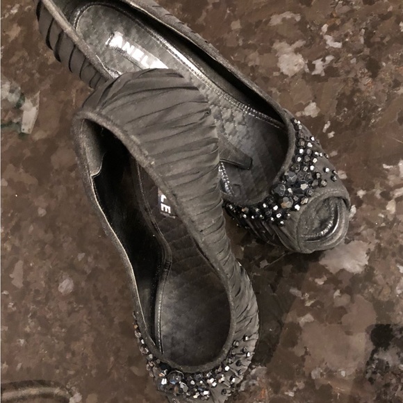 Black Pleated Fabric Heels Embellished With Beads - Picture 5 of 5